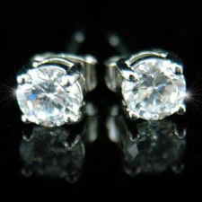  18k fehérarannyal bevont férfi fülbevaló kör alakú szimulált gyémánttal (6 mm-es) 1 pár (0951.) fülbevaló
