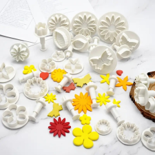 33 darabos Fondant Kiszúró Készlet – Virágos és Természetes Motívumokkal konyhai eszköz