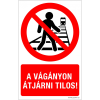  A vágányon átjárni tilos!