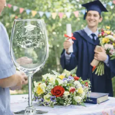 Ajándékbor Kft Gravírozott ballagási borospohár – „Ballagásodra” felirattal ajándéktárgy