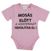 Andrea Kft. Rövid ujjú baba body "Mosás előtt a kisgyereket távolítsa el!" felirattal