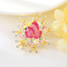  Arannyal bevont exkluzív virág bross színjátszó és pink Swarovski kristályokkal (0688.) bross