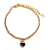  Arany színű karkötő fekete tűzzománc szív charmmal