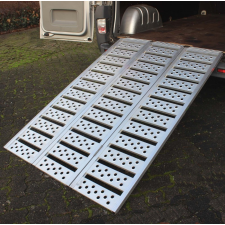 AVRamps Extra széles rámpa, nagy teherbírású összecsukható alumínium rakodó rámpa teherbírása 1020 kg - 340 kg elemenként 174,5x114x4 cm emelő