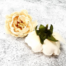  Babarózsafej, krém szinű. Mérete: kb. 5x4 cm dekorációs kellék