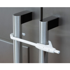  Babydan Zár szekrényajtóra (fogantyúkra erõsíthetõ) 1 db bababiztonság