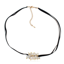 Bogyós, fekete szalagos nyakék- Swarovski kristályos - fehér nyaklánc