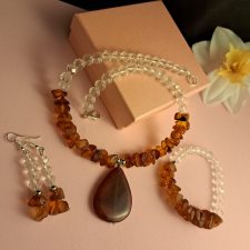  Borostyán és kristály  szett, meseszép. nyaklánc