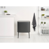 Brabantia Bo Touch Bin nyomófedeles hulladékgyűjtő, magasított, lábakon álló, műanyag tartály, 36L - R méret, acél, magabiztos szürke - 233562