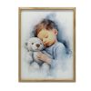  Chłopiec z misiem przytulasem, 50x70 cm, rama drewniana ciemny brąz, papier matowy 230 gsm