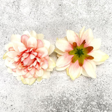  Dáliafej, krém-rózsaszin. Átmérője kb. 8 cm, magassága 3 cm dekorációs kellék