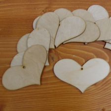 DC Fa romantik szív lyukas 9cm x 6 cm dekorációs kellék