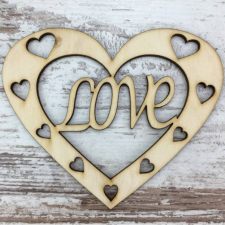 DC Fa szív love felirattal 12cm x 10cm dekorációs kellék