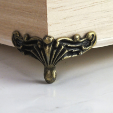 DC Fém dobozláb + csavarok 2,8cm x 2cm dekorációs kellék