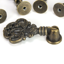 DC Fém foganytú 3,2cm x 5,8cm dekorációs kellék