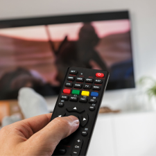 delight Univerzális TV távirányító - 250+ típushoz - fekete - 2 x AAA (39680) távirányító