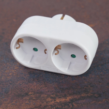 EverFlourish Hungary Kft. Földelt 2-es elosztó kapcsolóval, 250V, 16A, IP20 fehér hosszabbító, elosztó