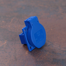 EverFlourish Hungary Kft. Földelt dugaszolóaljzat csapfedéllel, beépíthető, IP54 hosszabbító, elosztó