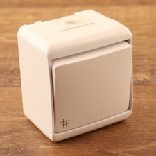 EverFlourish Hungary Kft. Kültéri falon kívüli keresztkapcsoló kettőskereszt jellel villanyszerelés