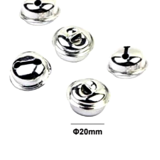  Ezüst színű csengő, mérete: 2 cm. Az ár egy darabra vonatkozik. dekorációs kellék