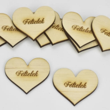 Fa szív "Féltelek" 4cm 1db dekorációs kellék