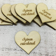 Fa szív "Szívem csücskének" 4cm 1db dekorációs kellék