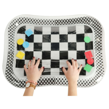 Felfújható vízszőnyeg kontrasztos fekete-fehér sakktábla 65cm x 50cm játszószőnyeg