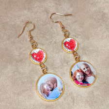  Fényképes fülbevaló szívecske dísszel, acélból, arany színben (márkadobozzal) fülbevaló