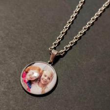  Fényképes üveglencsés medál (20mm) acél nyaklánccal, ezüst színben (márkadobozban) nyaklánc