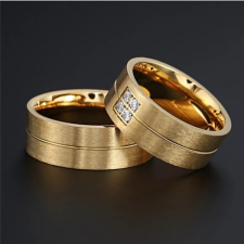  Férfi karikagyűrű, nemesacél, óarany színben, 12-es méret gyűrű