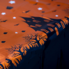Globiz international Halloween-i asztalterítő - alumínium hatású - 137 x 183 cm - kastély lakástextília