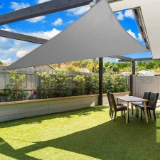 Iso Trade 3x3x3 m-es háromszög napvitorla – szürke, vízálló kerti bútor