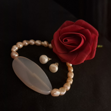  Jáde és tenyésztett gyöngy, tartás és elegancia .. ékszer szett