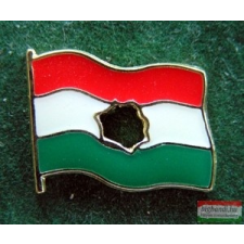  Kitűző - lyukas magyar zászló 21 mm kitűző
