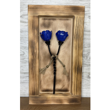  Kovácsoltvas csavart rózsapár BOROVI fenyőfa keretben - kék/fekete ajándéktárgy