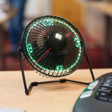  LED-es asztali ventilátor óra kijelzéssel asztali óra