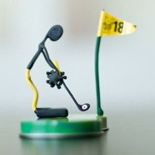 MÁGNESES GOLFOZÓ BENDER játékfigura