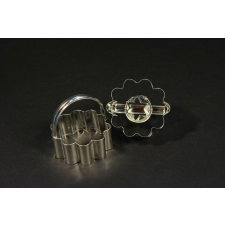 Magyar termék Linzer kiszúró csillag középpel 6 cm konyhai eszköz