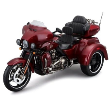 Maisto H-D Trikes 2021 CVO Tri Glide, metál piros makett