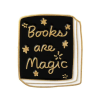 Maria King 'A könyvek varázslatosak' kitűző