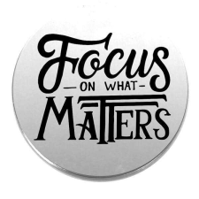 Maria King Focus on what matters (Arra figyelj, ami számít) kitűző kitűző