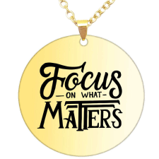 Maria King Focus on what matters medál lánccal, választható több formában és színben nyaklánc