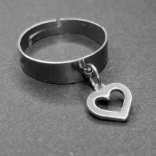 Maria King Szív charmos állítható méretű gyűrű, ezüst színű, választható szélességben gyűrű