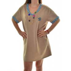 MB Collection női ruha/overál - Laza, bő fazonú, v nyakú, elején felvarrt flitteres, strasszköves virág díszítéssel M25-1-20250403-8/T012