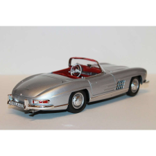  Mercedes 300SL Roadster 1957 1:18 ezüst makett