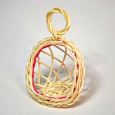 Mini függő kosár, mérete: 50x60x40 mm dekorációs kellék