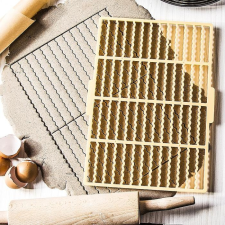 MK Home Tésztarácsozó-Sajtosrúd kiszúró 33 cm x 24 cm sütés és főzés