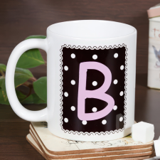 NagyAjándék Pöttyös monogramos fekete bögre egyedi ajándék