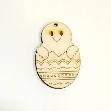 Natúr fa csibe tojáshéjban, felakasztható. Mérete: 4x6 cm dekorációs kellék