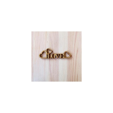 Natúr fa Love felirat szívekkel, mérete: 9,5x3cm dekorációs kellék